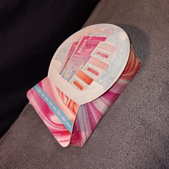 BLISS Face and Eye Masks - Picture 3 of 3